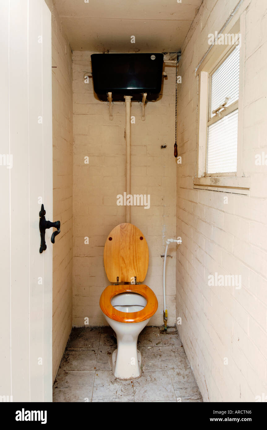 Old outside toilet Stock Photo - Alamy