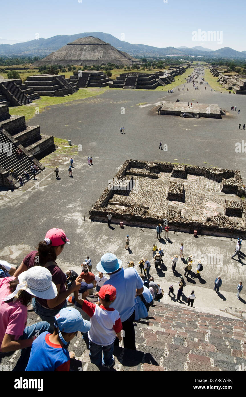 Tourists decending from the Pyramid of the Moon, Teotihuacan, north of Mexico City, Mexico Stock Photo