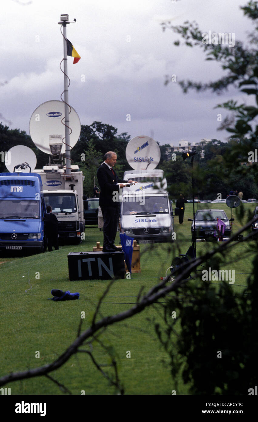 a news reader doing an outside broadcast for ITN television Stock Photo