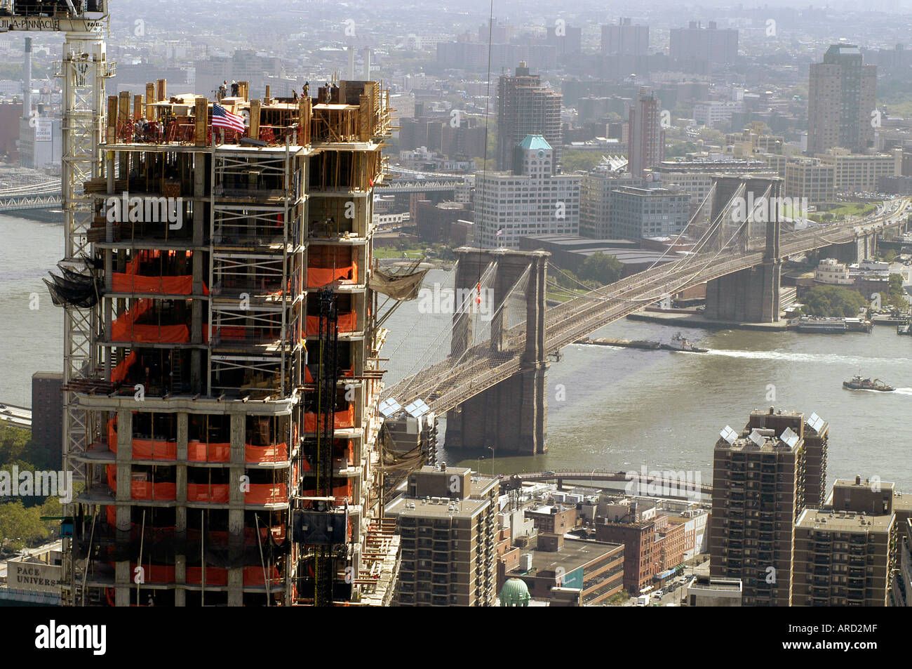 Brooklyn bridge construction workers hires stock photography and