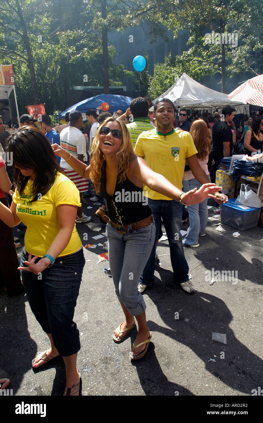 Supporters of the new president of Brazil Lula kiss in front of