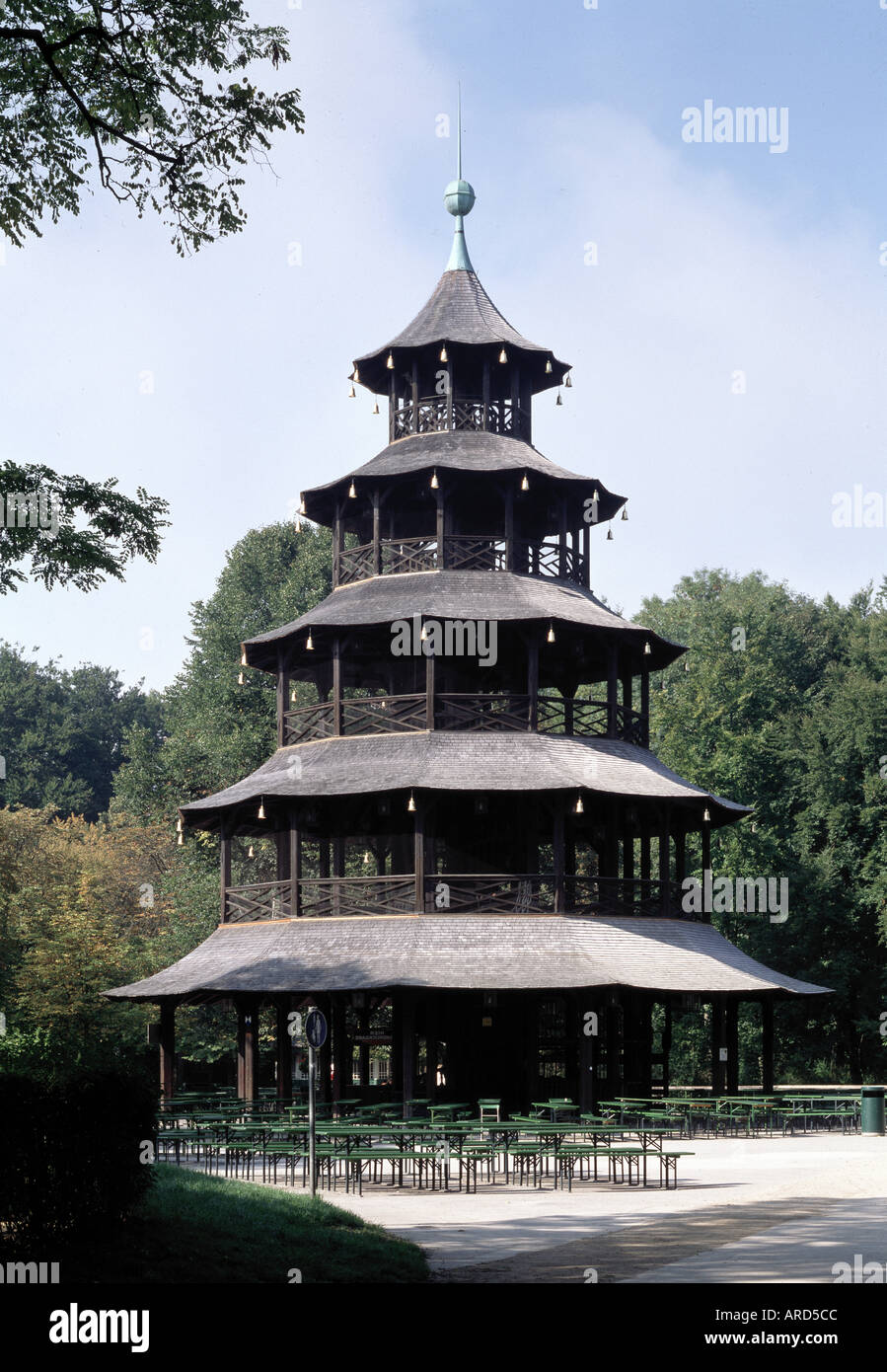 München, Englischer Garten, Chinesischer Turm Stock Photo Alamy