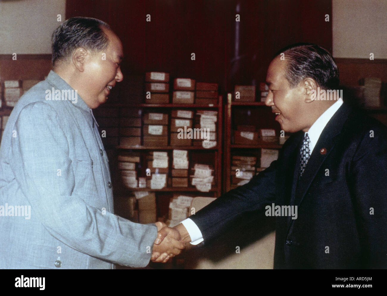 Mao Zedong, 26.12.1893 - 9.9.1976, Chinese politician, half length, with the Prime Minister of Japan Kakuei Tanaka, circa 1973, Stock Photo