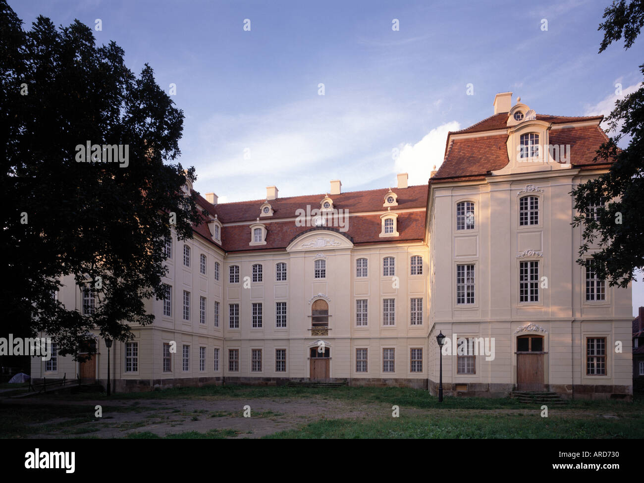 Martinskirchen, Barockschloss, Hofseite, 1754 in nur zweijähriger Bauzeitl errichtet Stock Photo