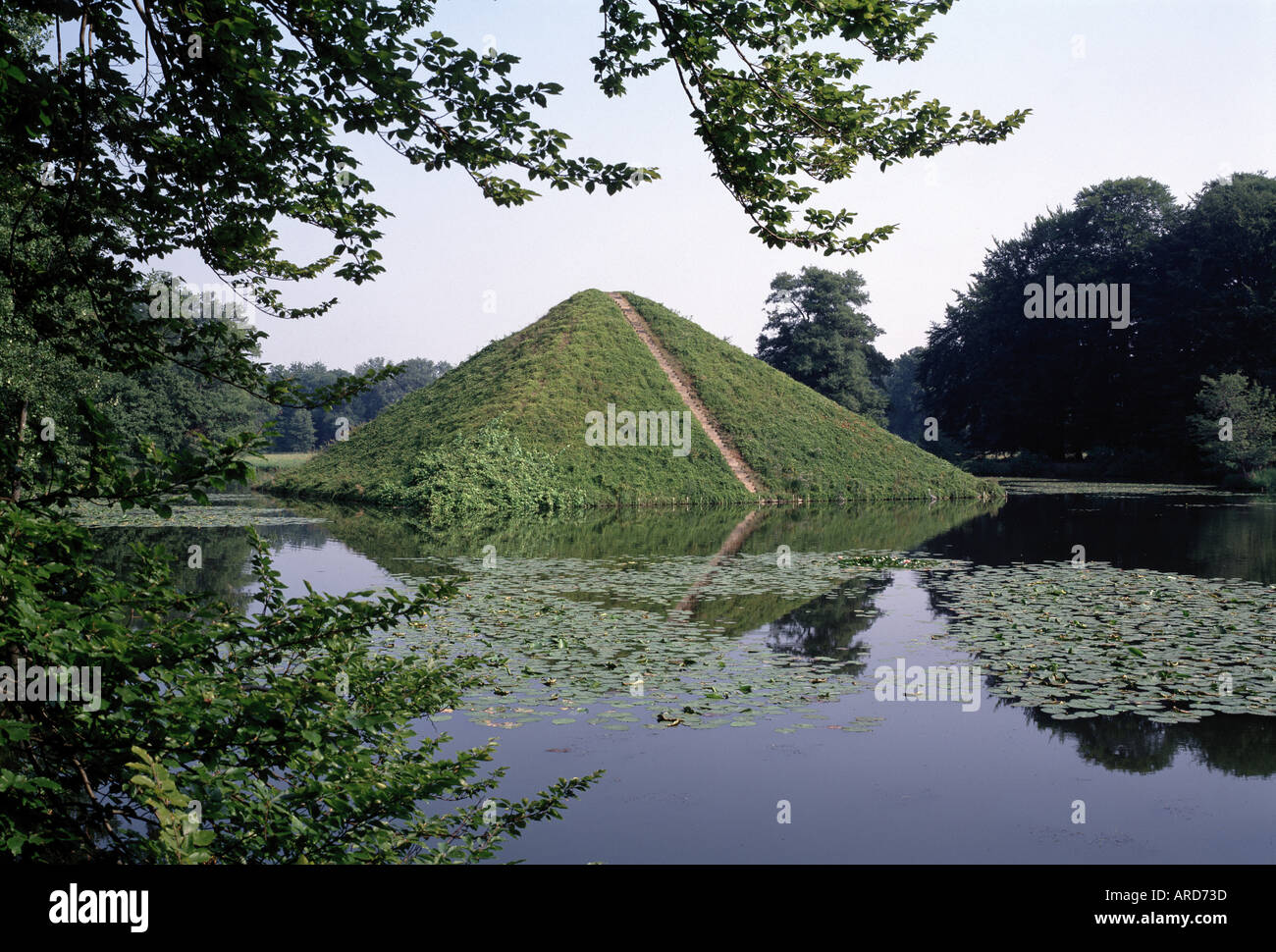 Cottbus- Branitz, Schloßpark, Seepyramide Stock Photo