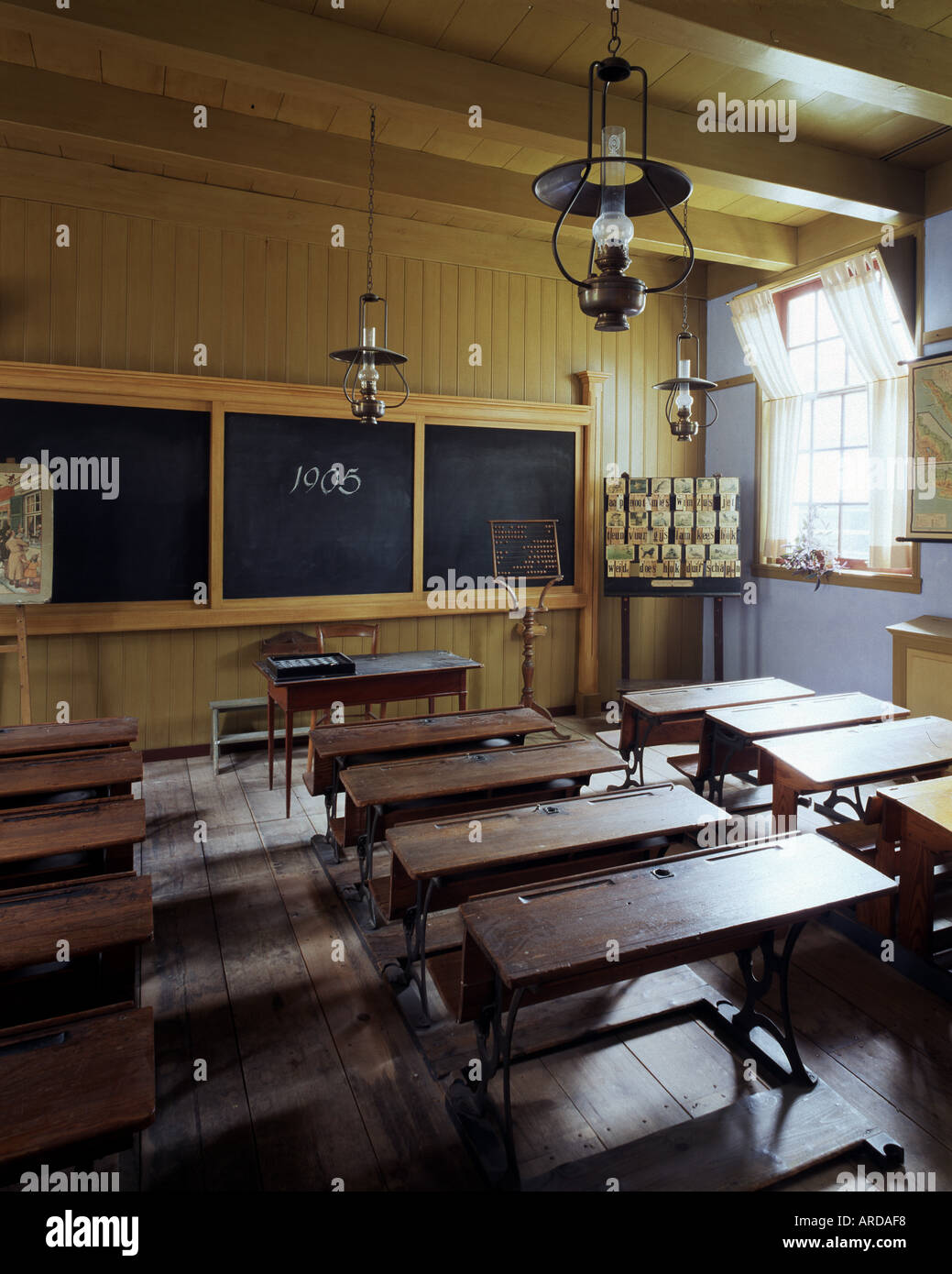 Enkhuizen, Zuiderzeemuseum, Dorfschule aus Kollum, Klassenzimmer von 1905 Stock Photo