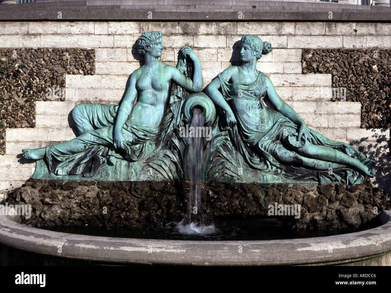 Brüssel, Botanischer Garten, Brunnen mit Nymphen Stock Photo Alamy