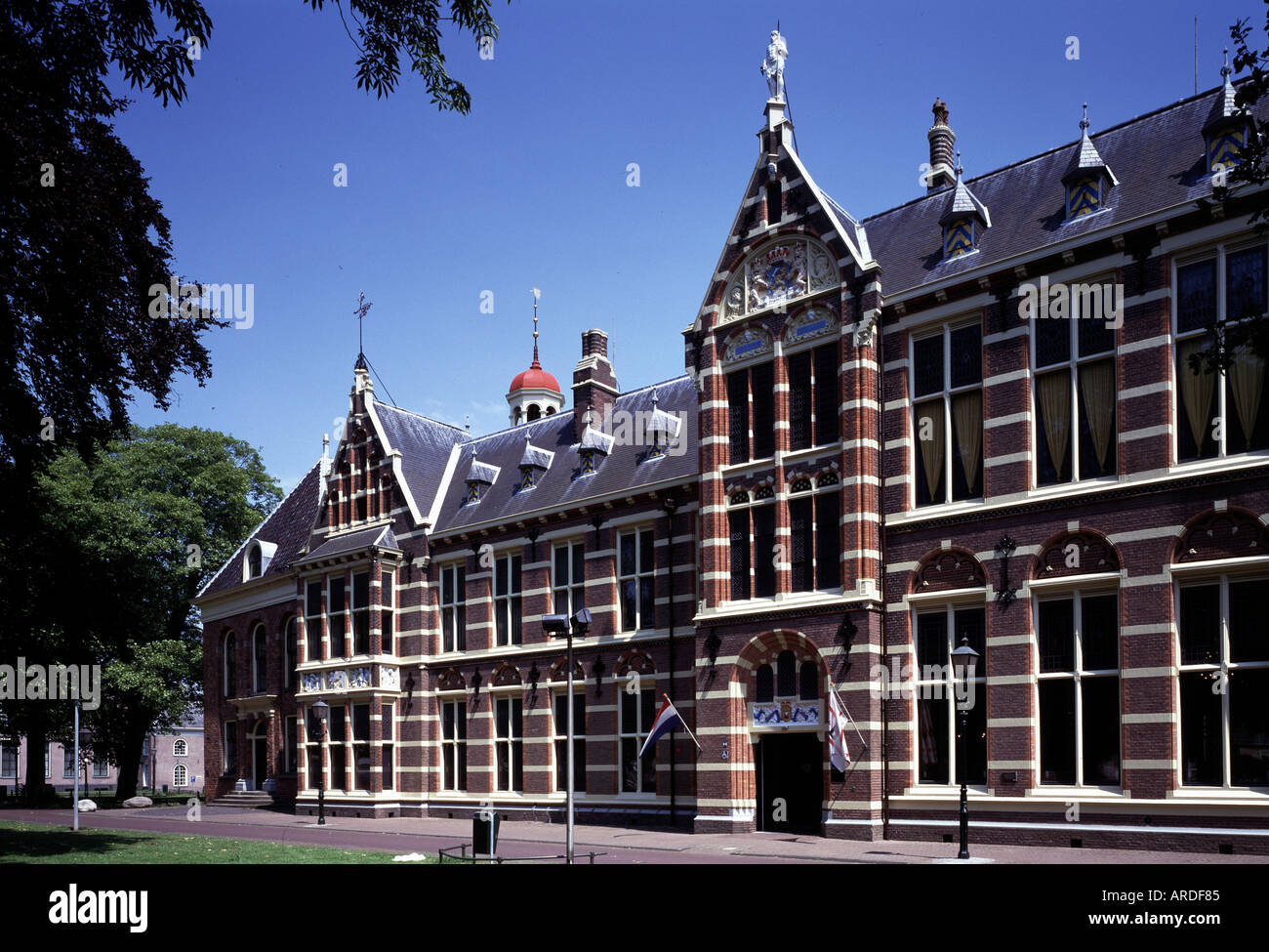 Assen, Provinzialmuseum und Abteikirche, Fassade Stock Photo