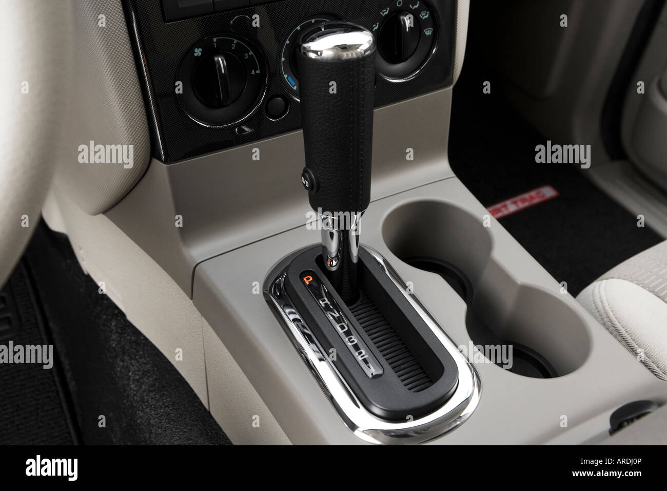 2007 Ford Explorer Sport Trac Xlt In Silver Gear Shifter