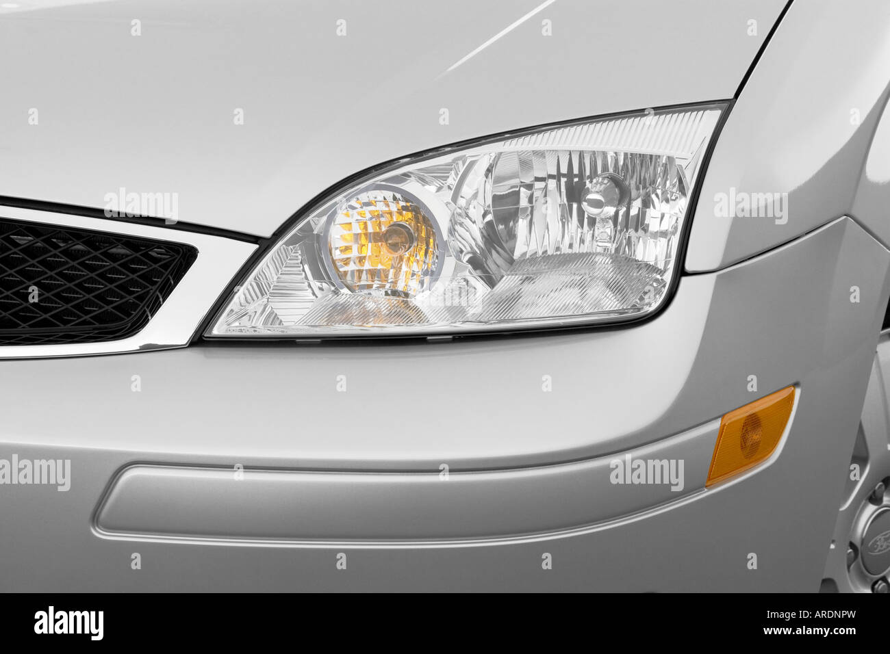 2007 Ford Focus Ses In Silver Headlight Stock Photo Alamy