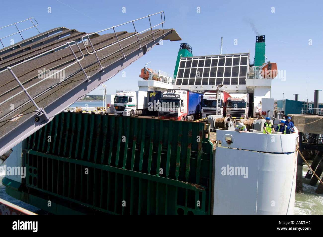 Docking at pembroke dock hires stock photography and images Alamy