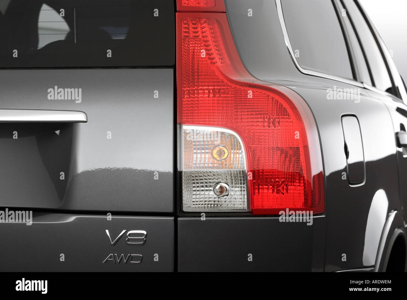 2007 Volvo XC90 V8 in Gray - Tail light 