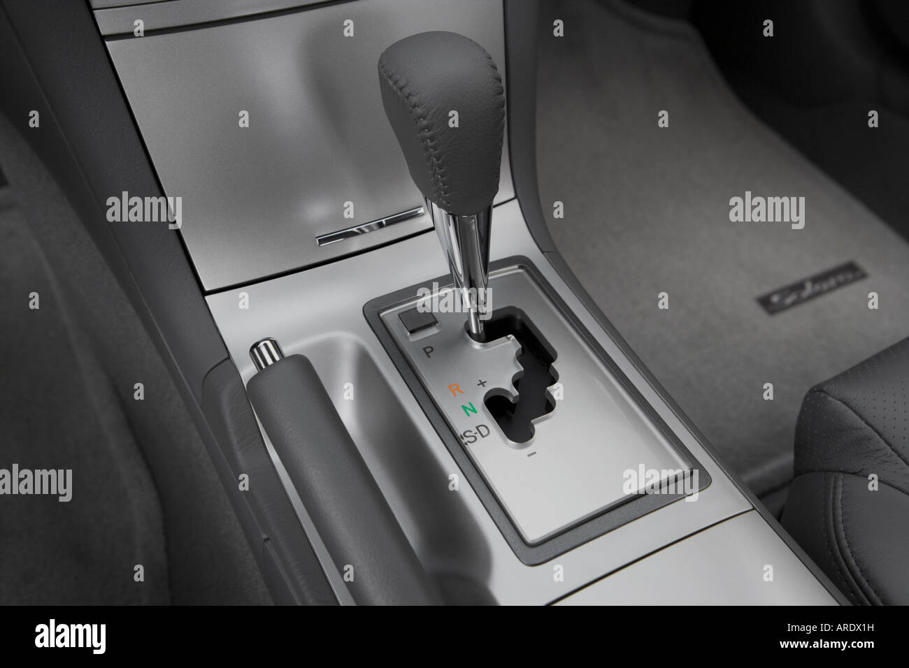 2007 Toyota Camry Solara SLE V6 in Gray Gear shifter/center console