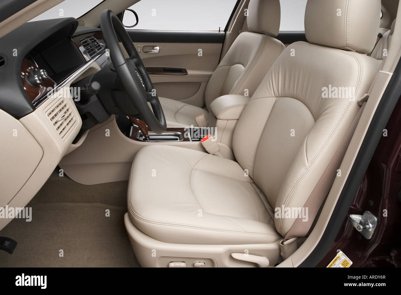 Buick LaCrosse: Front Seat Buick LaCrosse: Front Seat