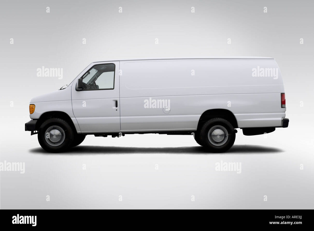 06 Ford E 350 Sd Cargp In White Drivers Side Profile Stock Photo Alamy 06 Ford E 350 Sd Cargp In White Drivers Side Profile Stock Photo Alamy