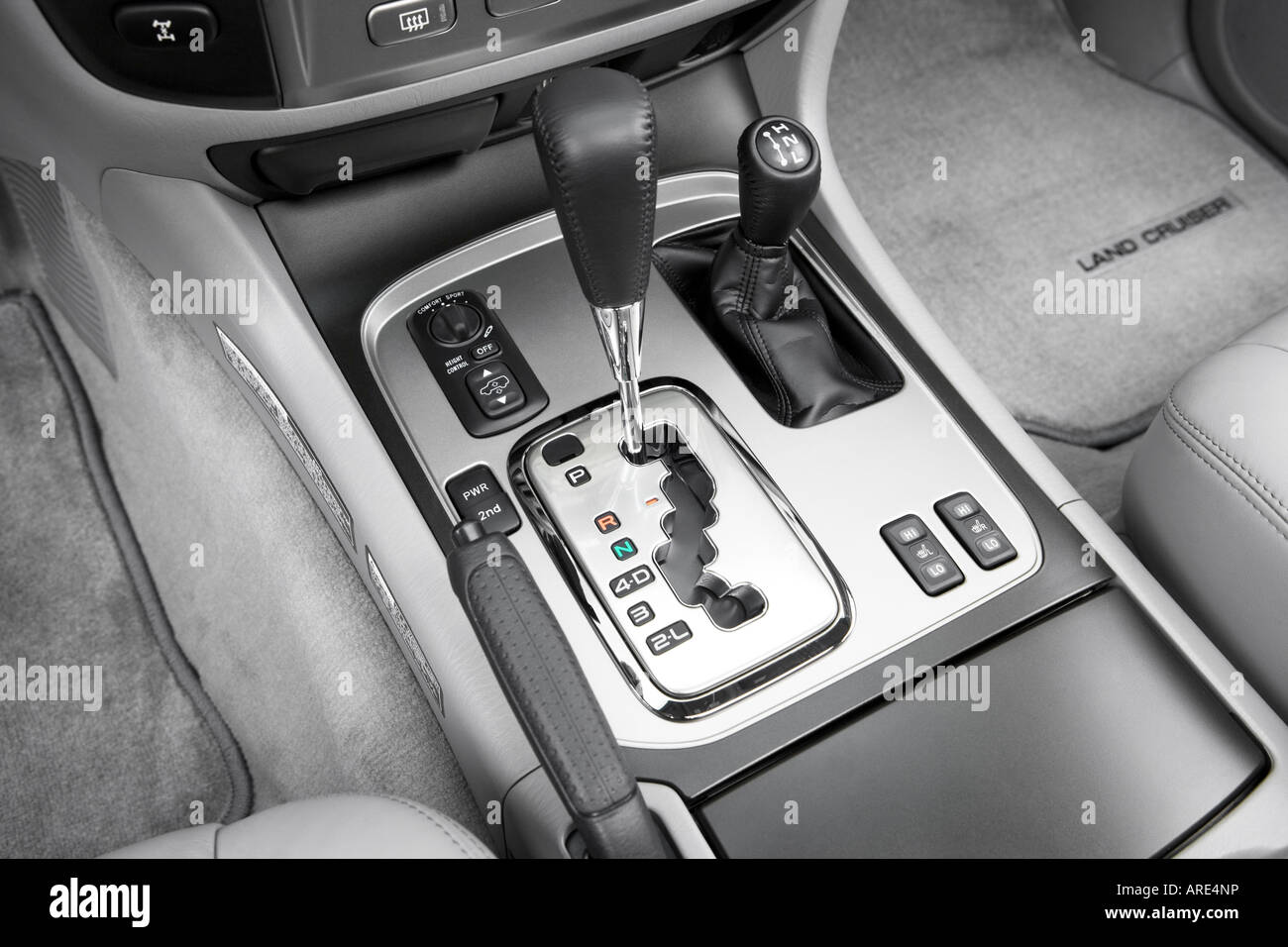 2006 Toyota Land Cruiser in Gray Gear shifter/center console Stock