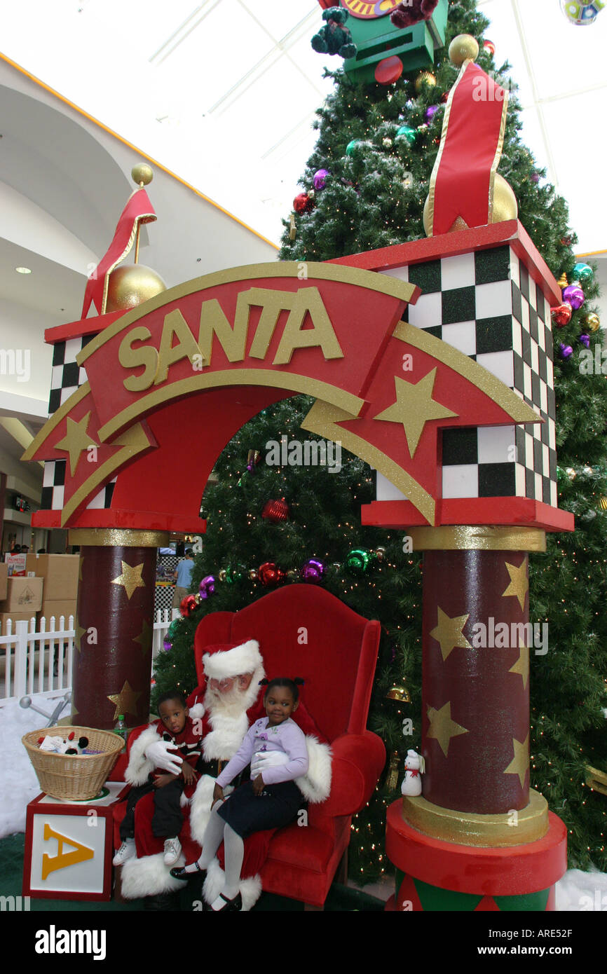Newport News Virginia,Patrick Henry mall,consumer,mall Santa Claus,Christmas,tradition,winter,visitors  travel traveling tour tourist tourism landmark Stock Photo - Alamy