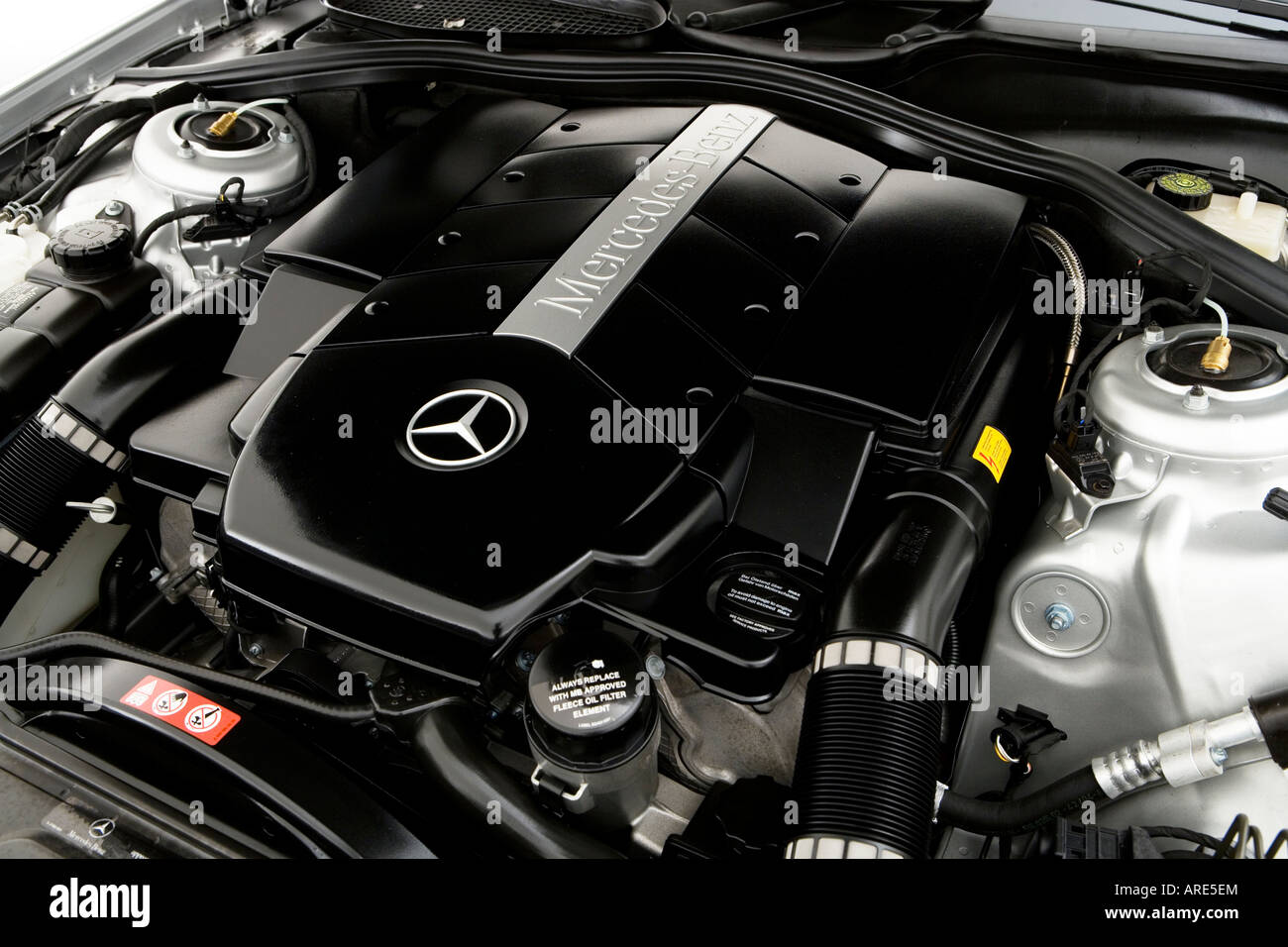 2006 Mercedes-Benz S500 in Silver - Engine Stock Photo - Alamy