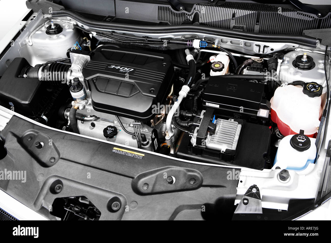 2006 Pontiac Torrent in Silver - Engine Stock Photo - Alamy