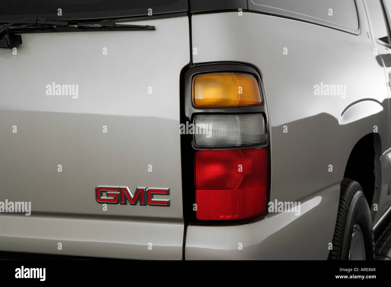 2005 GMC Yukon XL 1500 SLE in Silver Tail light Stock Photo Alamy