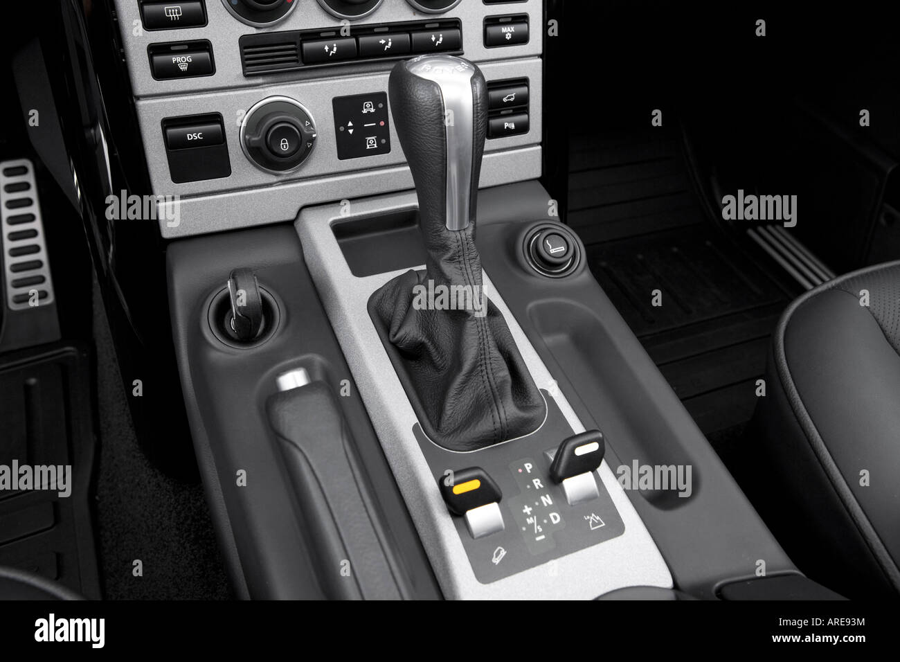 2006 Land Rover Range Rover Supercharged in Black - Gear shifter
