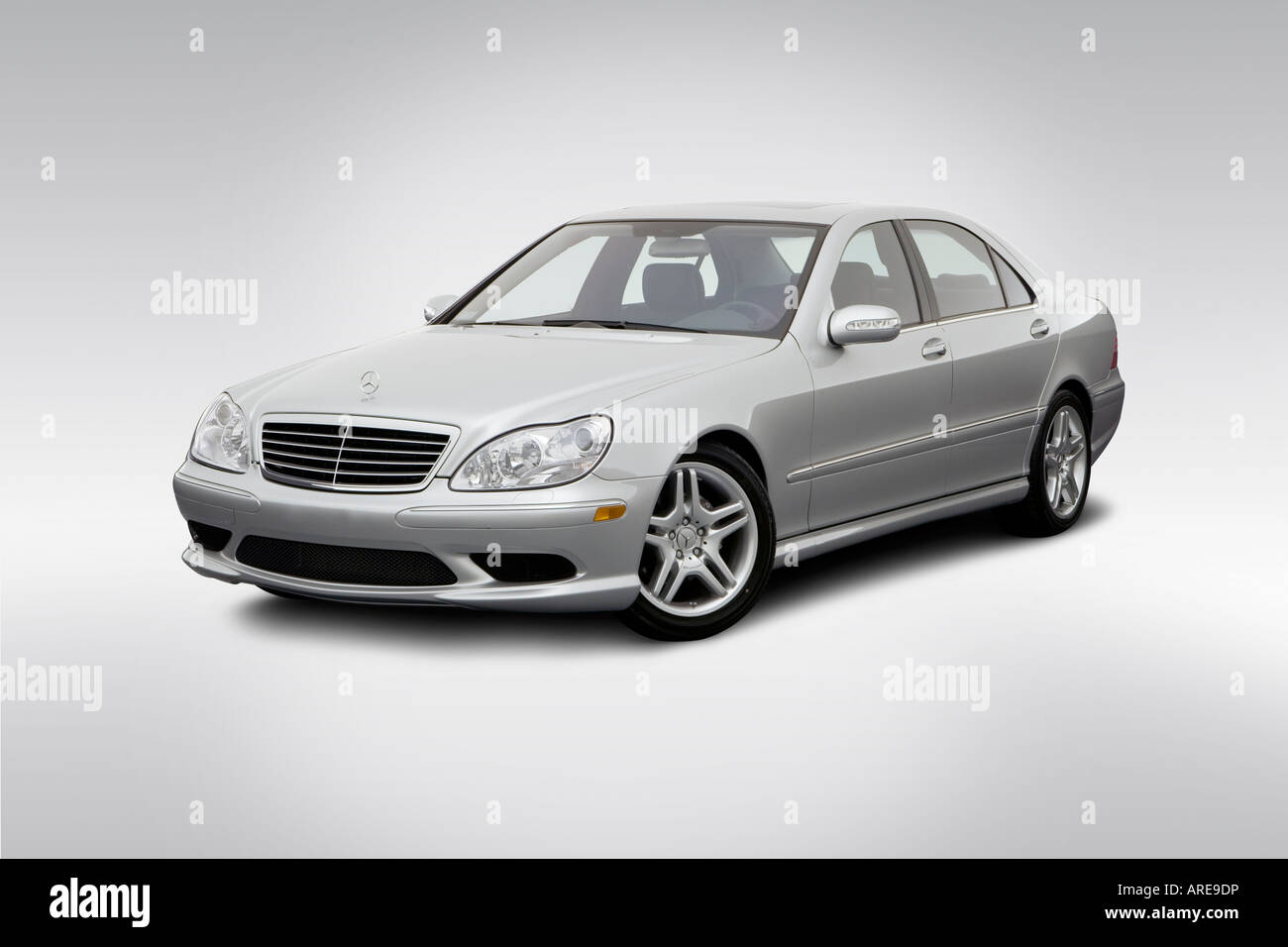 2006 Mercedes-Benz S500 in Silver - Front angle view Stock Photo