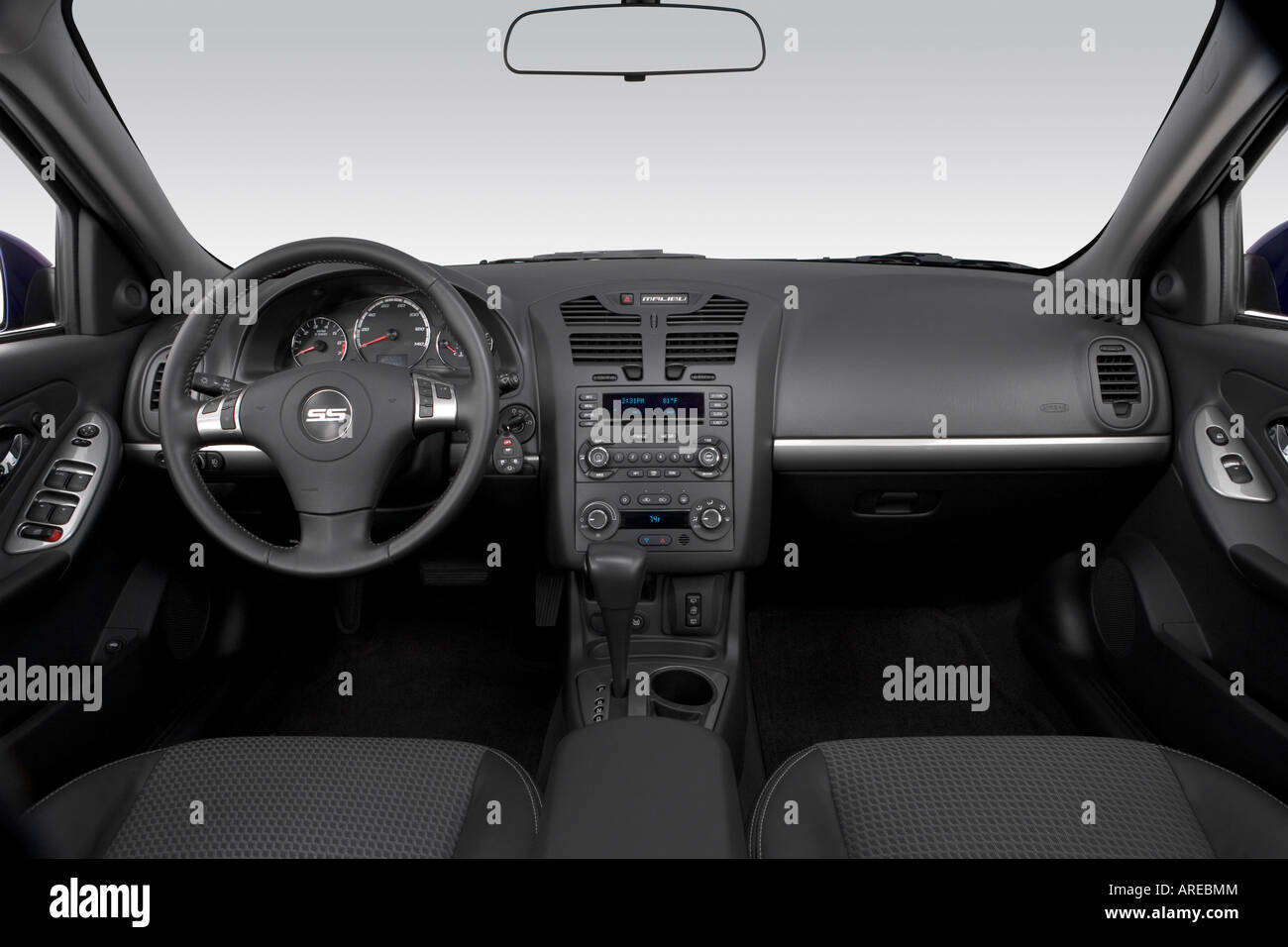 2005 Chevrolet Malibu Maxx LT in Blue - Dashboard, center console, gear  shifter view Stock Photo - Alamy, image size:1300x956