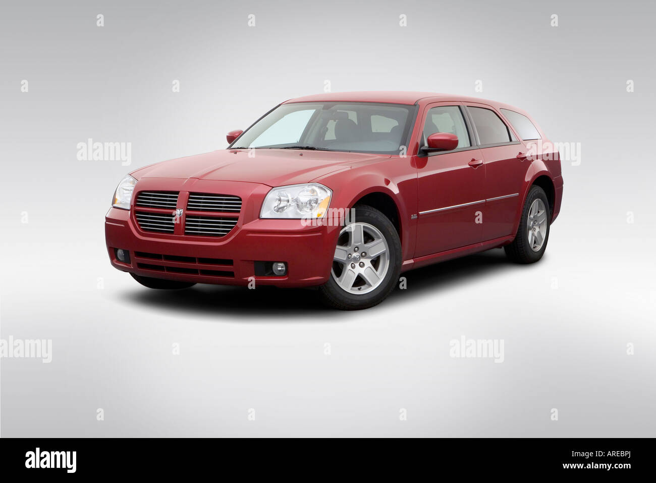 2005 Dodge Magnum SXT in Red - Front angle view Stock Photo