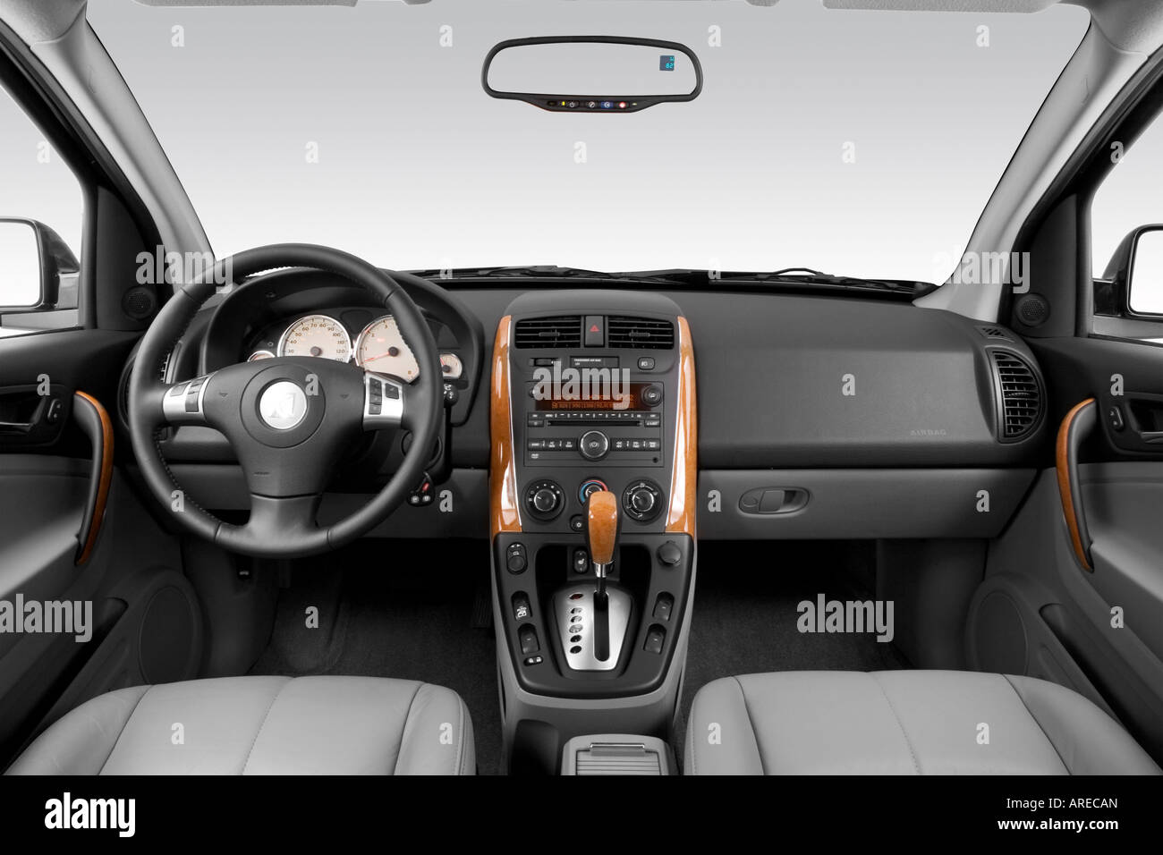 2006 Saturn Vue V6 AWD in Black - Dashboard, center console, gear shifter  view Stock Photo - Alamy