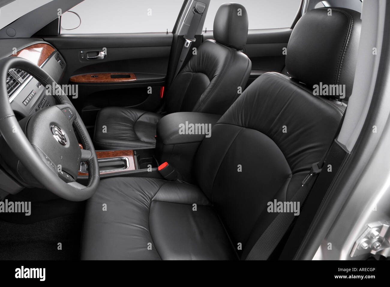 Buick LaCrosse: Front Seat Buick LaCrosse: Front Seat