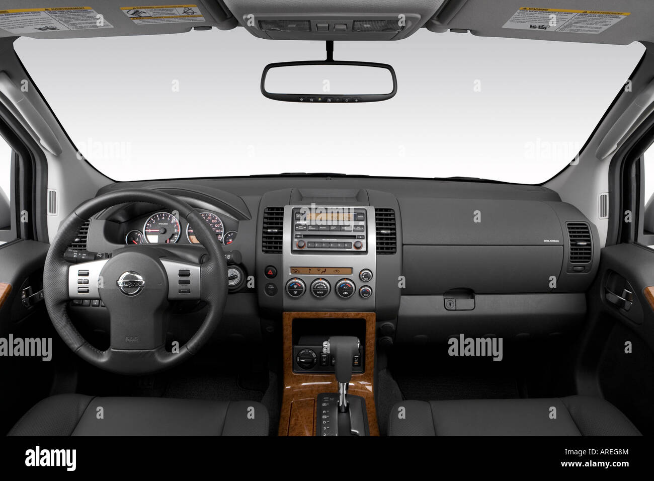 2006 Nissan Pathfinder LE in Silver - Dashboard, center console, gear shifter view Stock Photo
