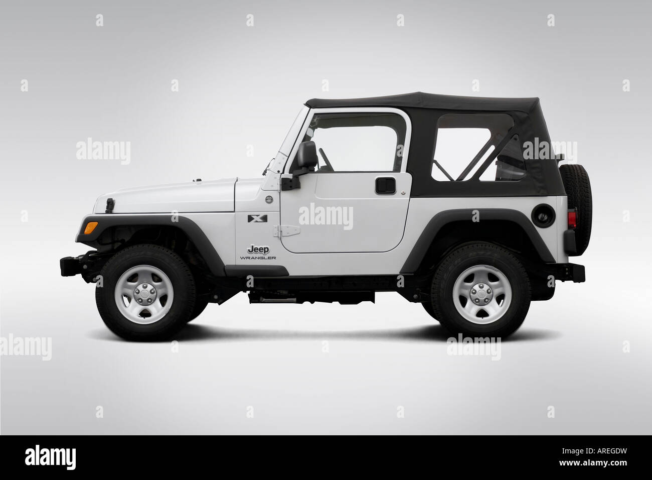 2006 Jeep Wrangler X in Silver - Drivers Side Profile Stock Photo - Alamy