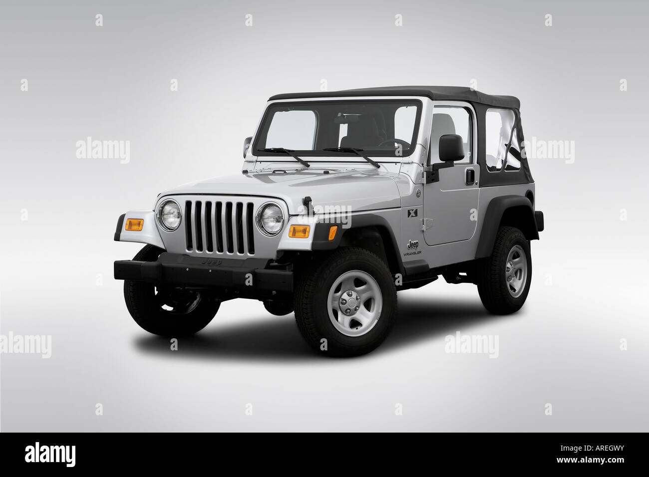 2006 Jeep Wrangler X in Silver - Front angle view Stock Photo - Alamy