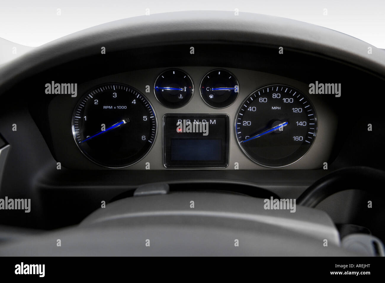 2007 Cadillac Escalade ESV in Black - Speedometer/tachometer Stock Photo -  Alamy