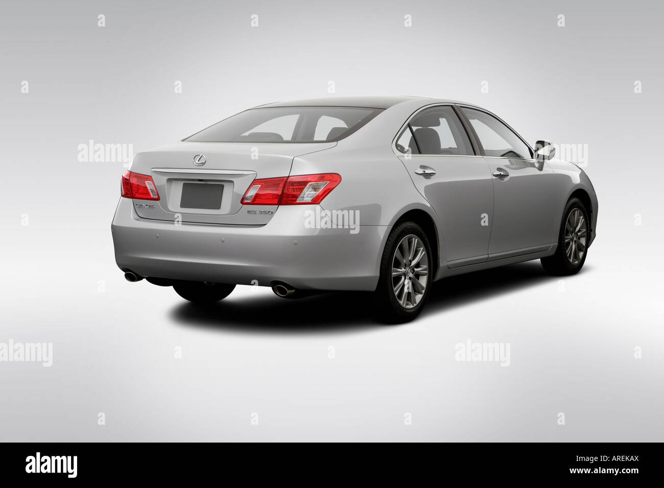 2007 Lexus Es 350 In White Rear Angle View Stock Photo Alamy