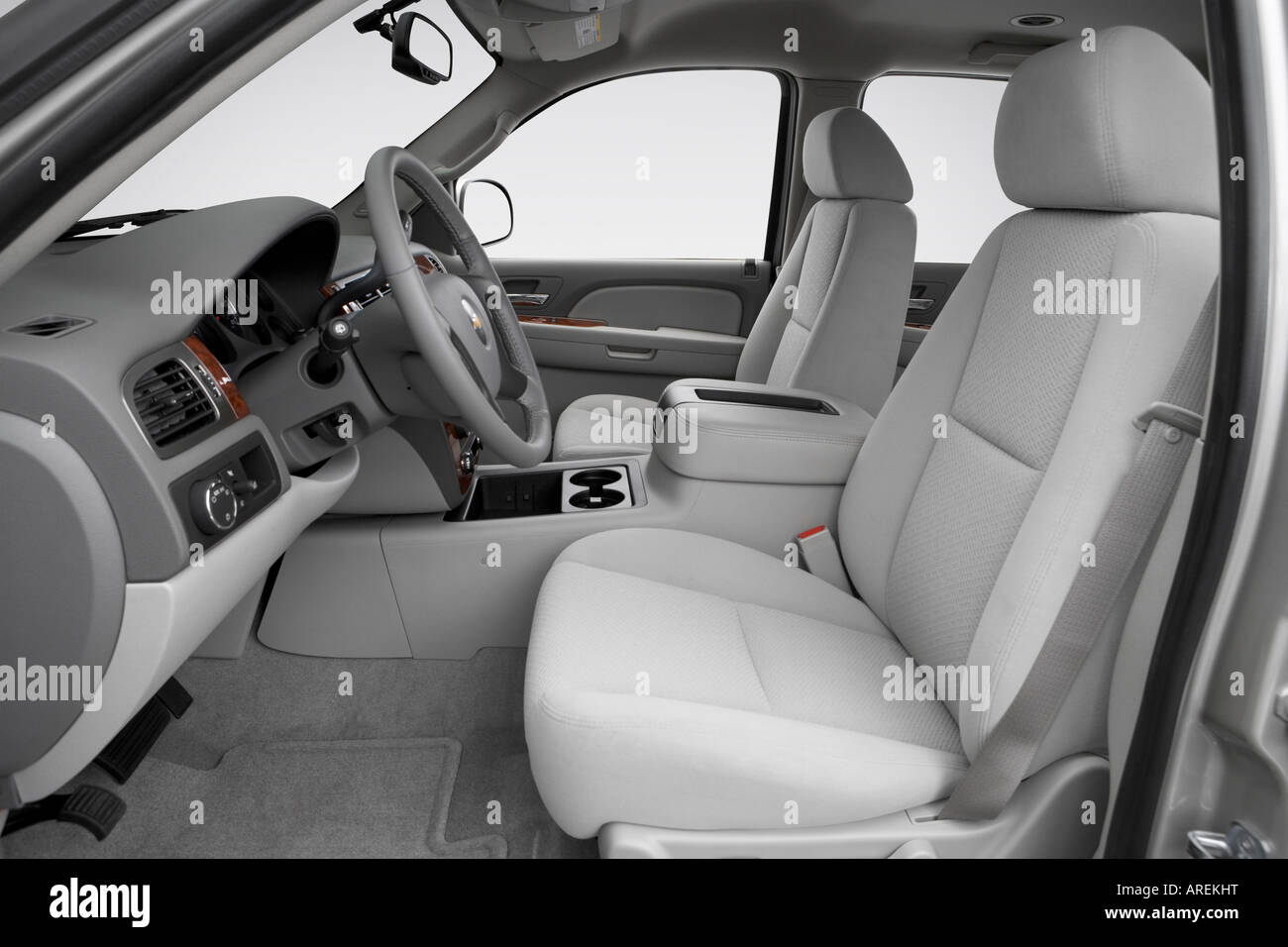 2007 Chevrolet Tahoe LT in Silver - Front seats Stock Photo - Alamy