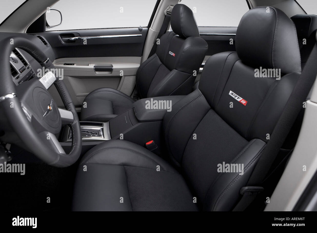 2006 Chrysler 300C SRT8 in Silver Front seats Stock Photo Alamy