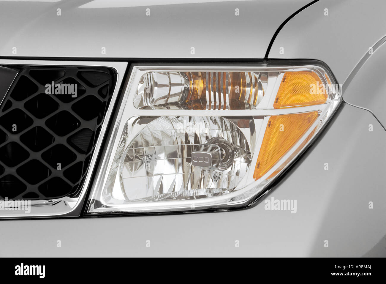 2006 Nissan Pathfinder LE in Silver - Headlight Stock Photo