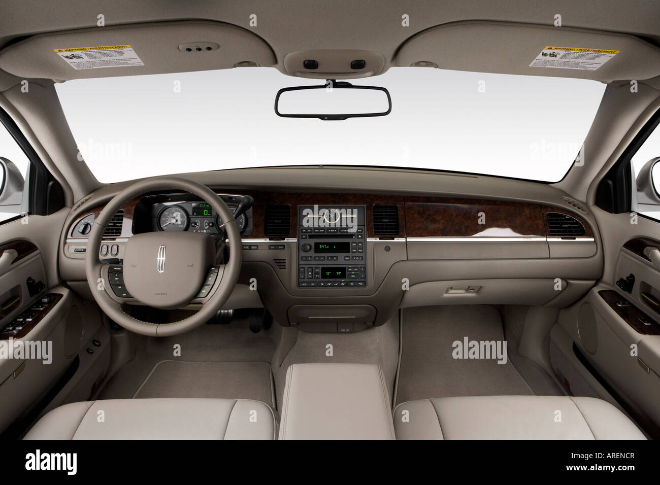 2006 Lincoln Town Car Signature in Silver Dashboard, center console