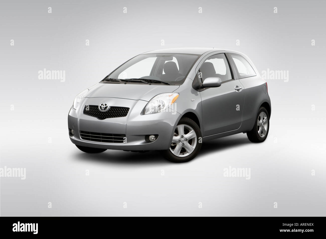 2007 toyota yaris in gray hi-res stock photography and images - Alamy