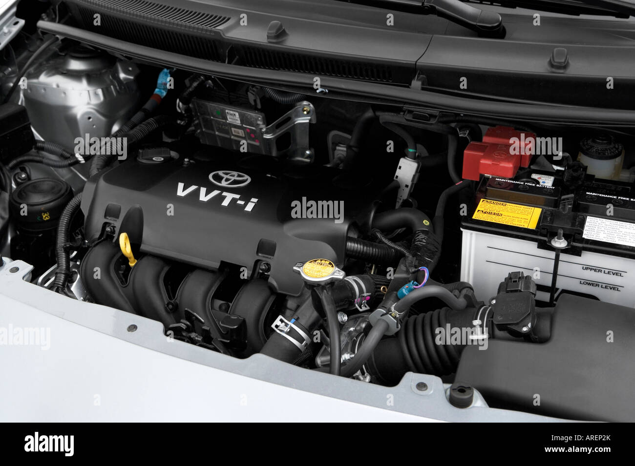 2007 Toyota Yaris in Gray - Engine Stock Photo - Alamy