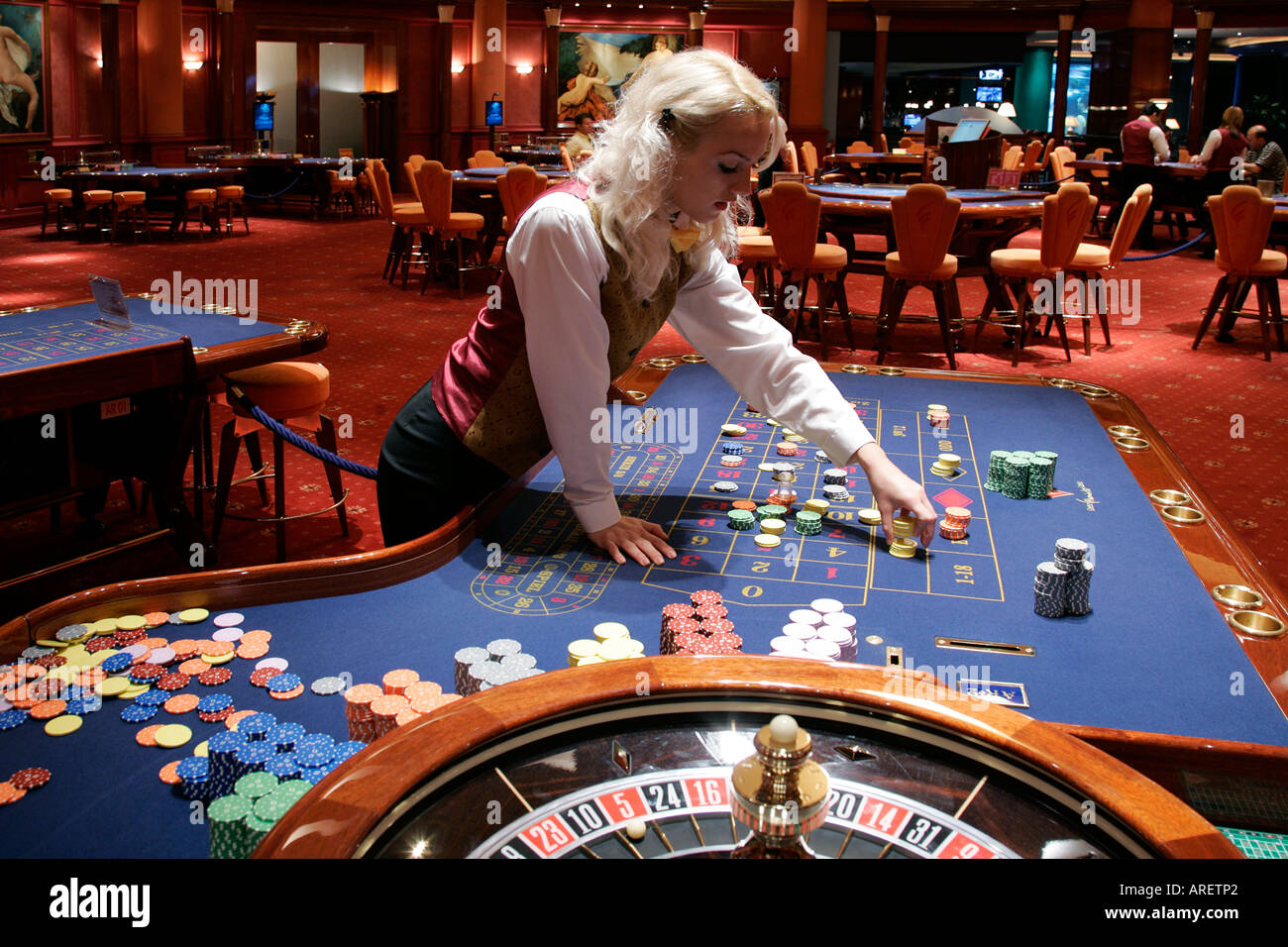 casino roulette wheel gaming gambling plaything pledge casinos wheel addiction easy money dollar pound ball bet betting chance Stock Photo