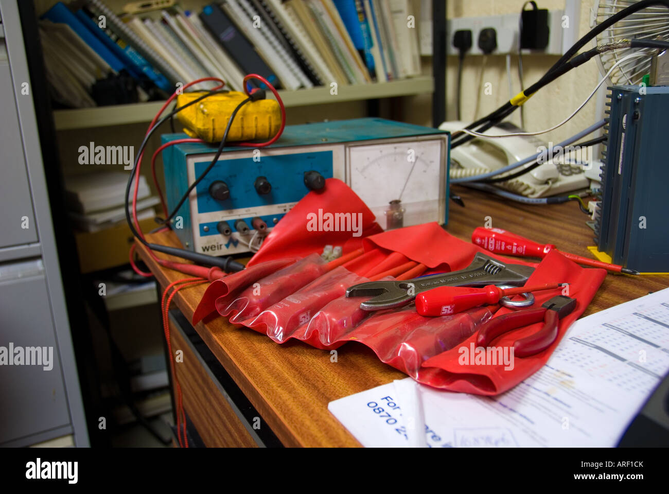 Electrical test bench hires stock photography and images Alamy