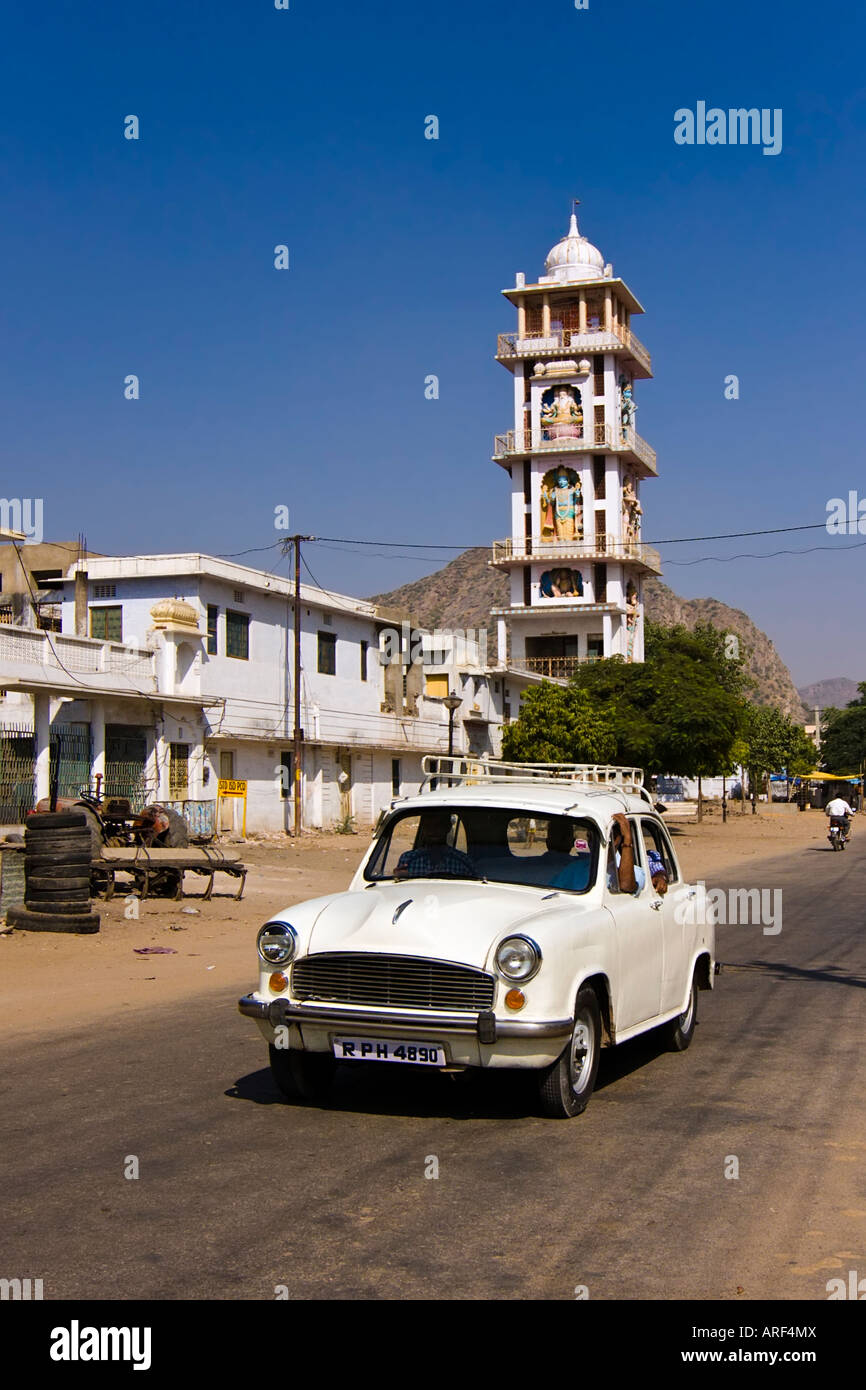 The tower of Hanuman temple with an ambassador car in the foreground - Pushkar, Rajasthan, India Stock Photo