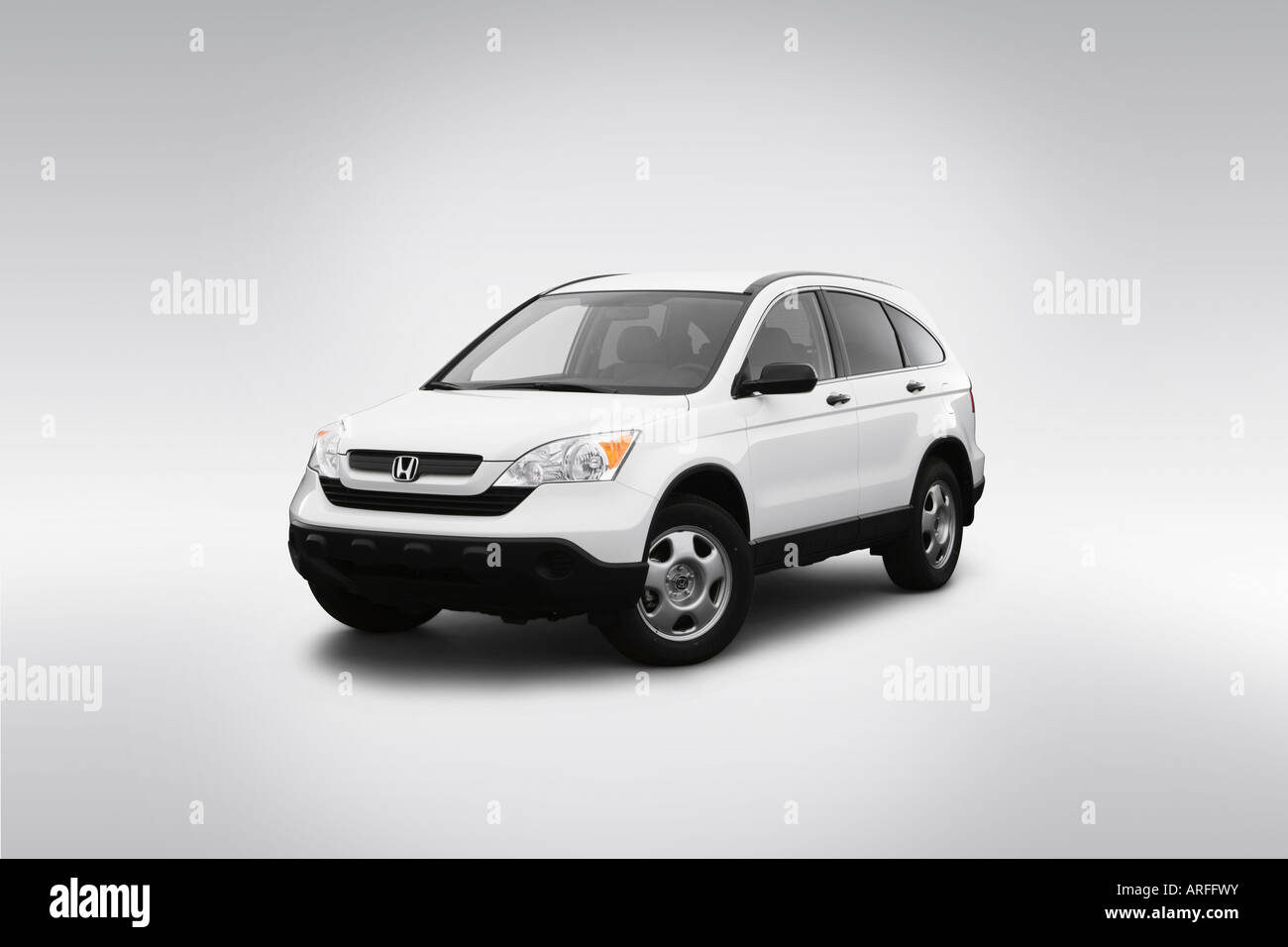 2007 Honda CR-V LX in White - Front angle view Stock Photo - Alamy