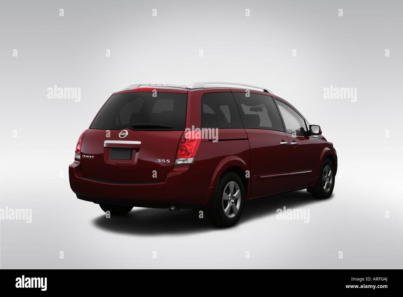 2008 Nissan Quest 3.5 SE in Blue - Engine Stock Photo - Alamy