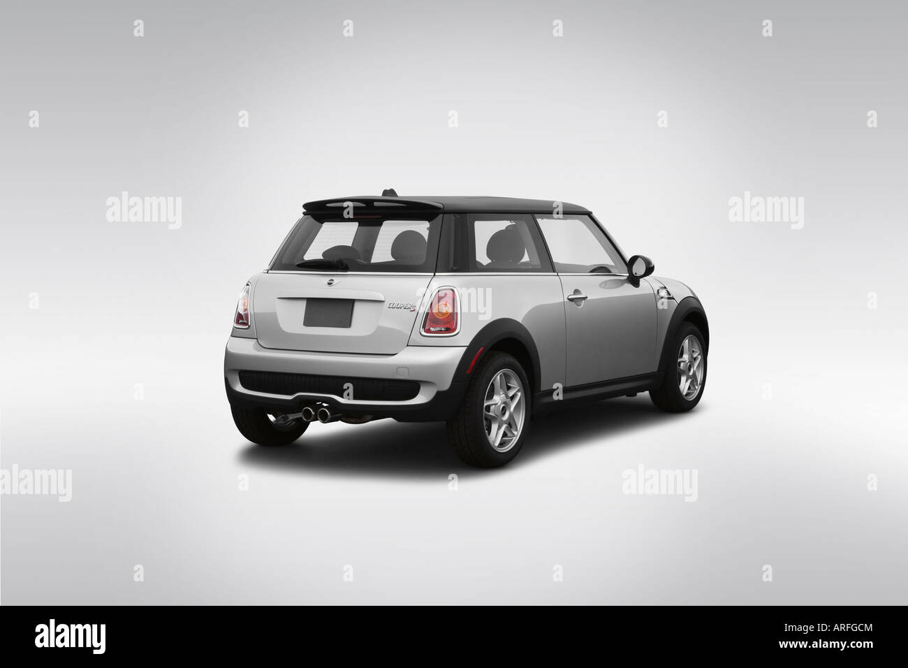 07 Mini Cooper S In Silver Rear Angle View Stock Photo Alamy