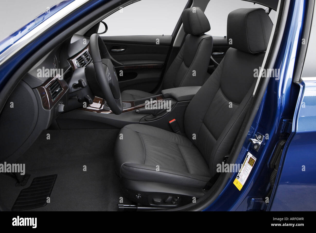 2007 BMW 3-series 335i in Blue - Front seats Stock Photo - Alamy