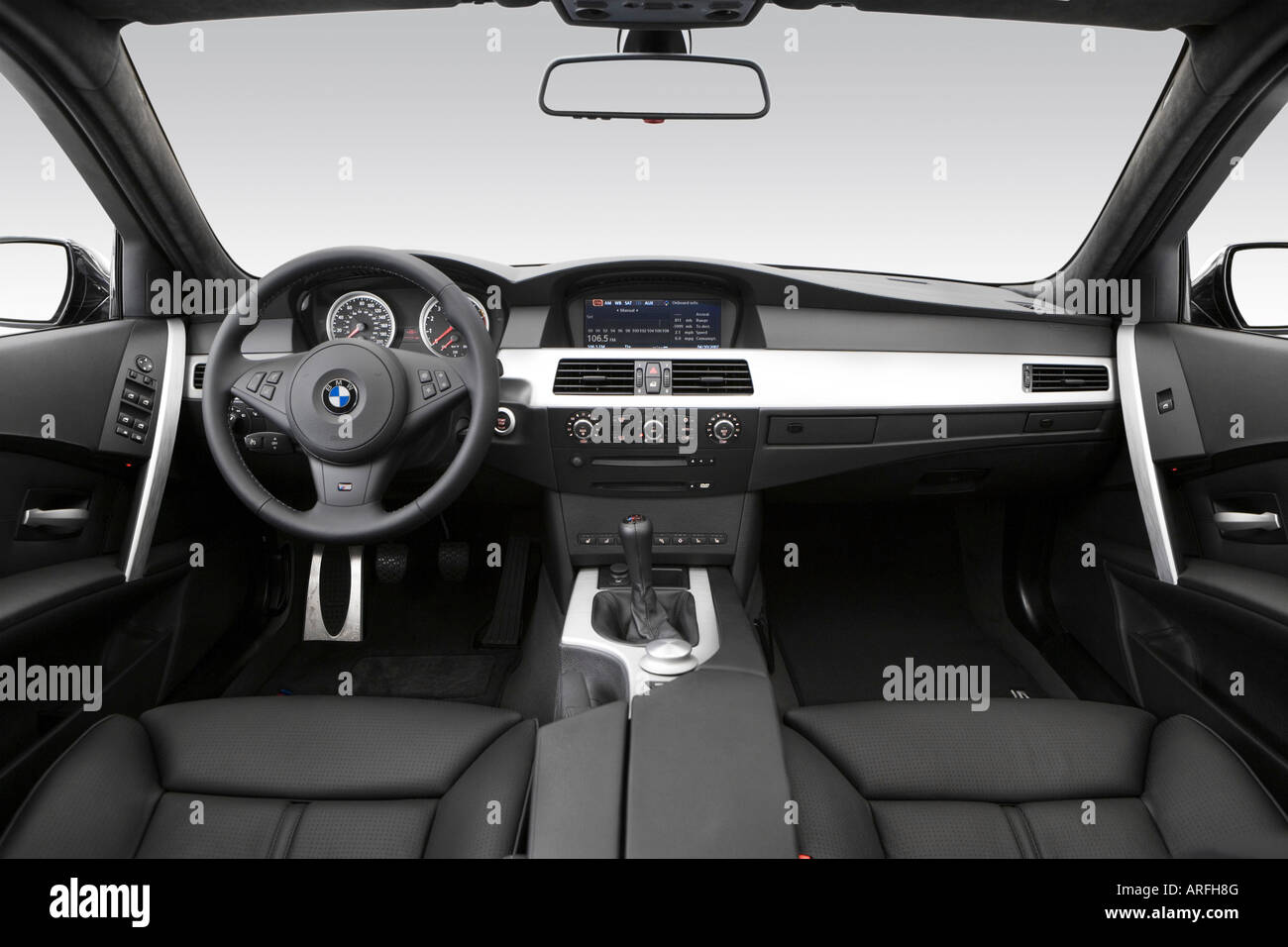 2007 BMW M5 in Black - Dashboard, center console, gear shifter view ... 2007 BMW M5 in Black - Dashboard, center console, gear shifter view ...