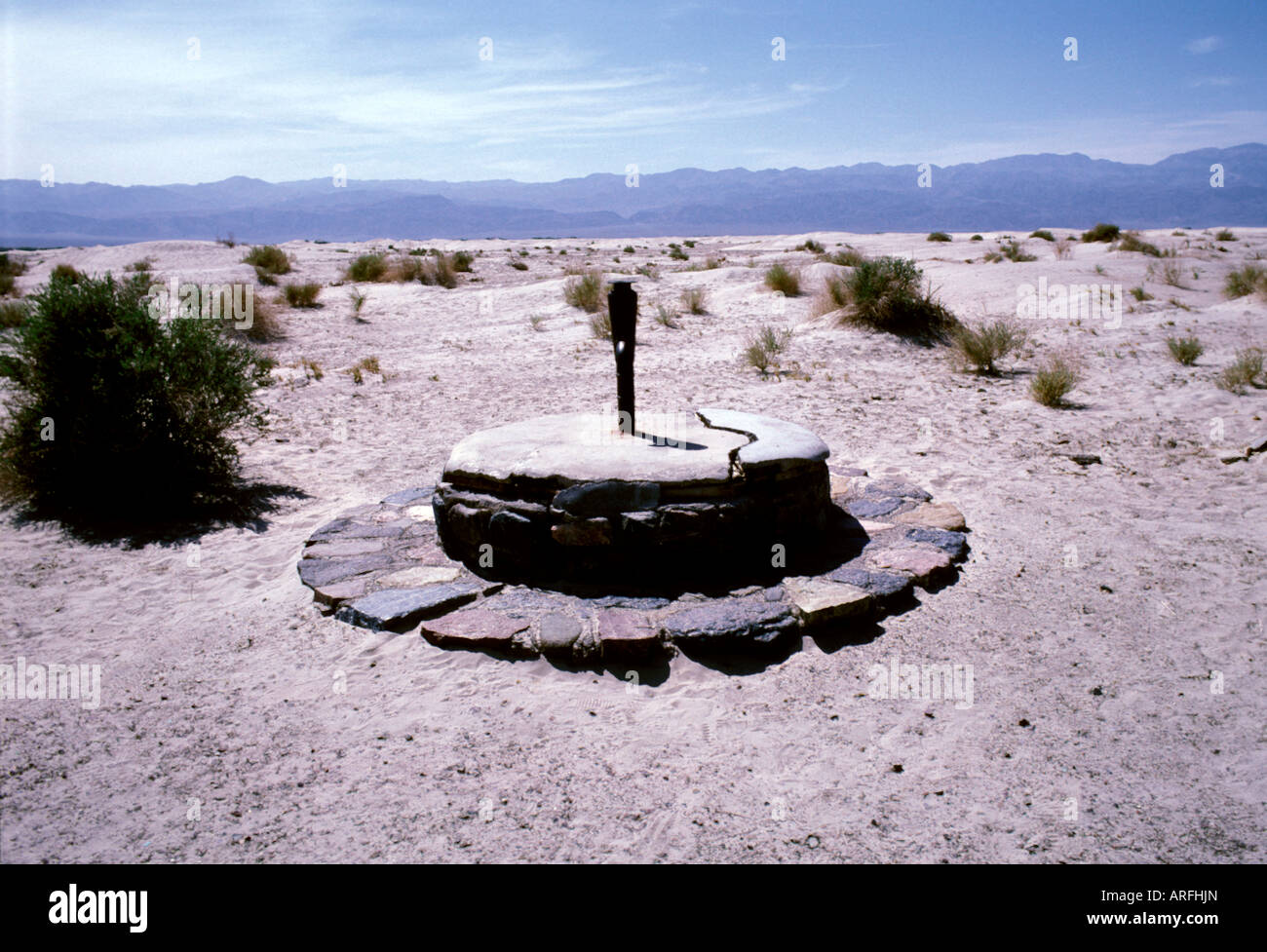 CA Death Valley National Park Stovepipe well desert wilderness arid mountains dry barren Stock Photo